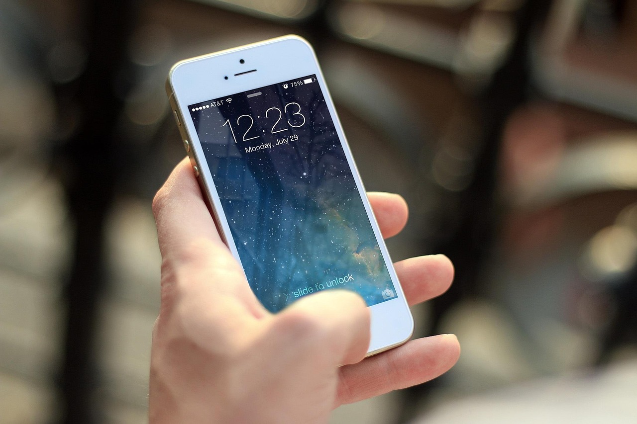 Iphone, smartphone, apps — How to Choose the Best IPTV for Your Needs