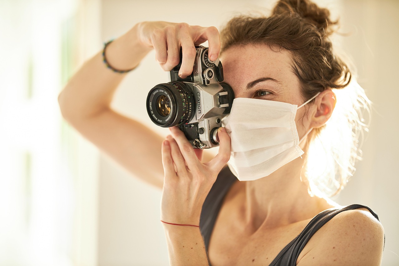 Photographer, coronavirus, mask — How to Order Recreational Cannabis Online from a Reliable Store in Osage Beach: A Step-by-S