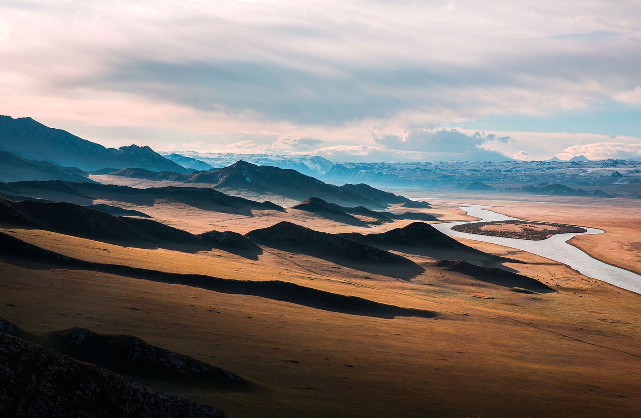 Prairie, mountains, hills — Torrent Downloader Tools for Secure Peer-to-Peer Transfers and High-Speed Downloads